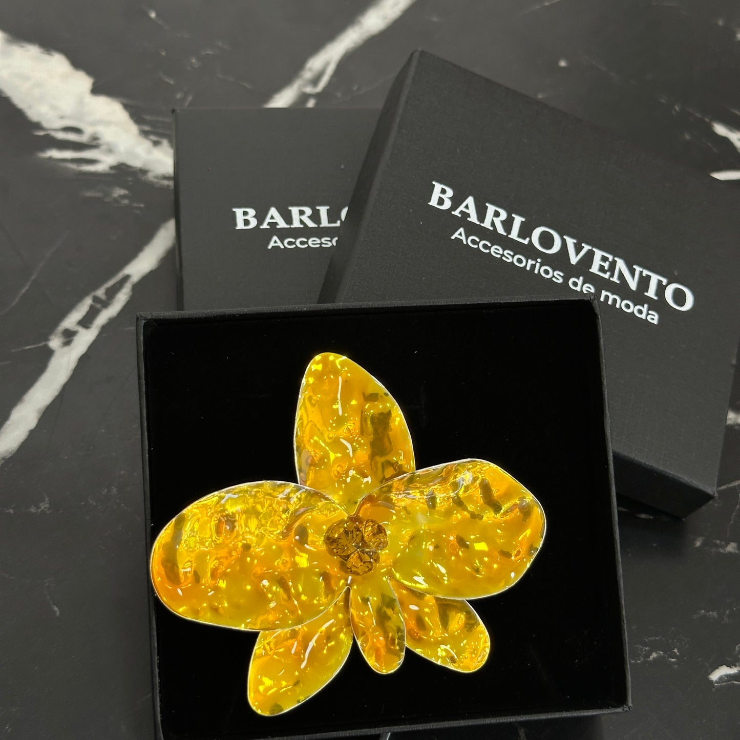 BROCHE FLOR AMARILLA