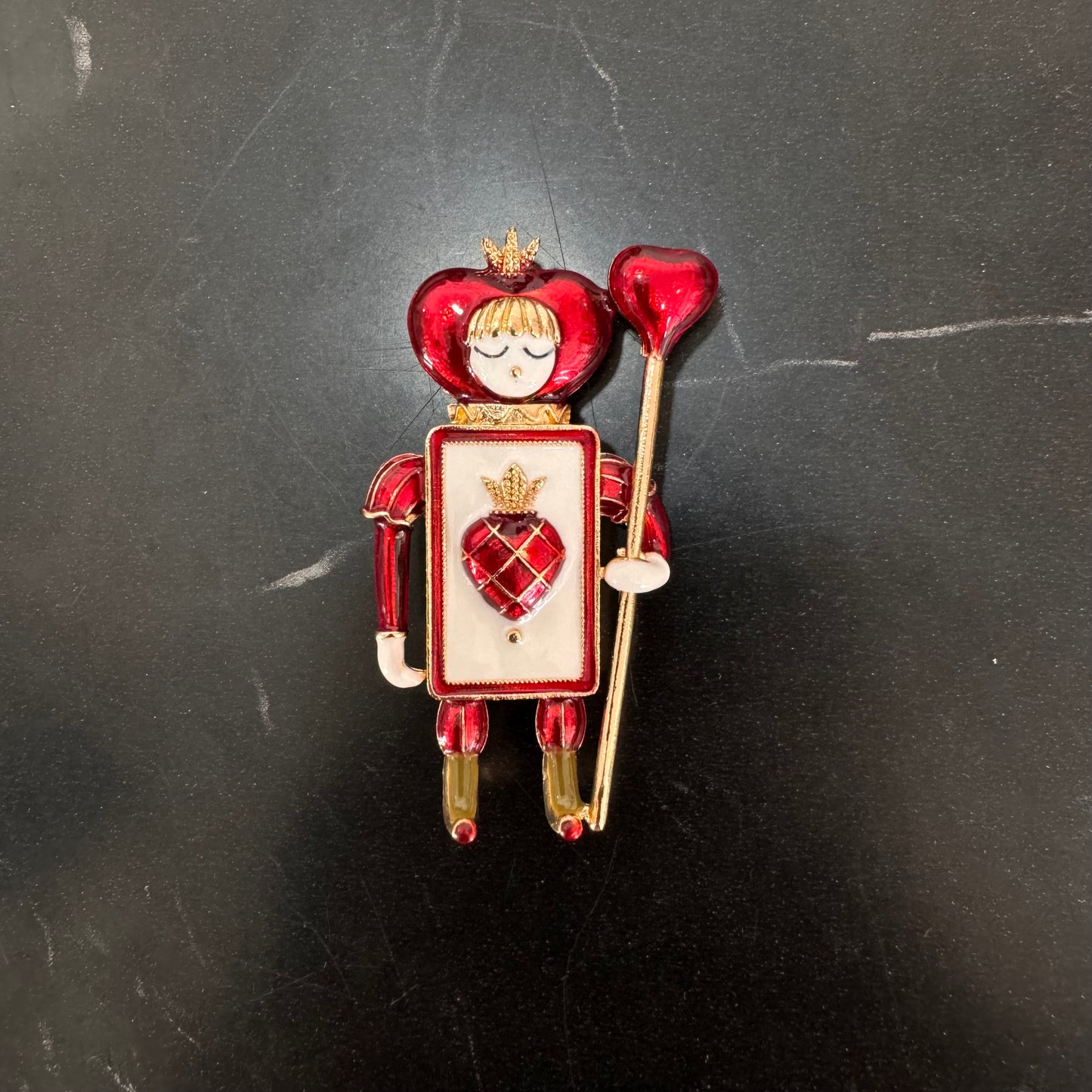 BROCHE REINA DE CORAZON