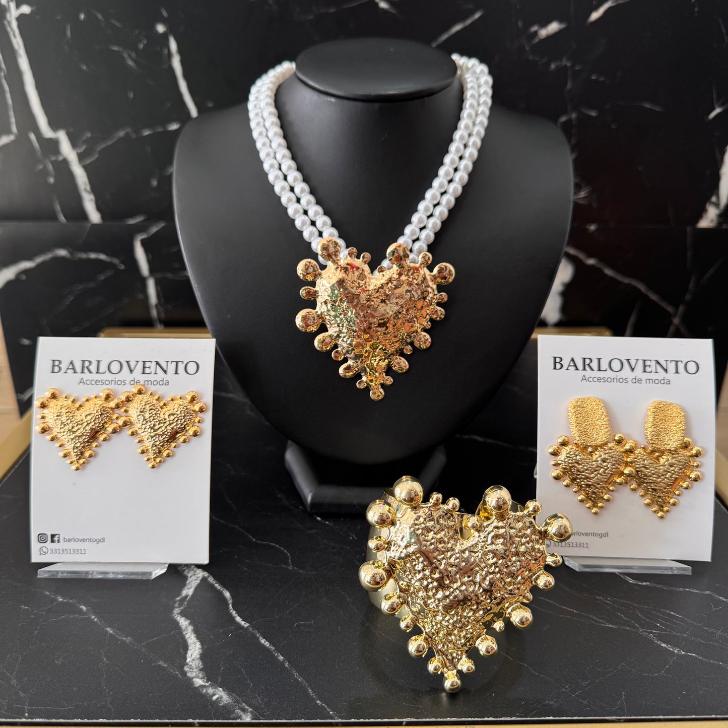 AMOR COLLAR