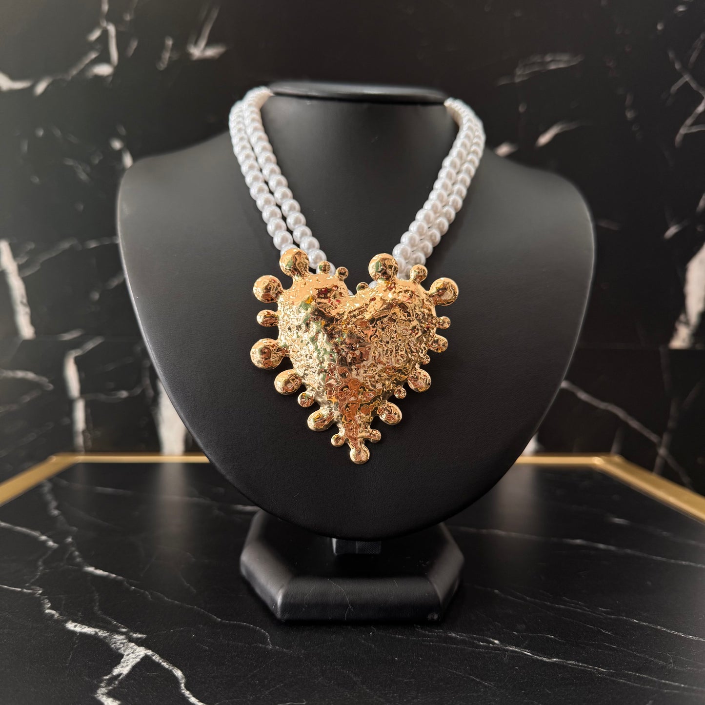 AMOR COLLAR