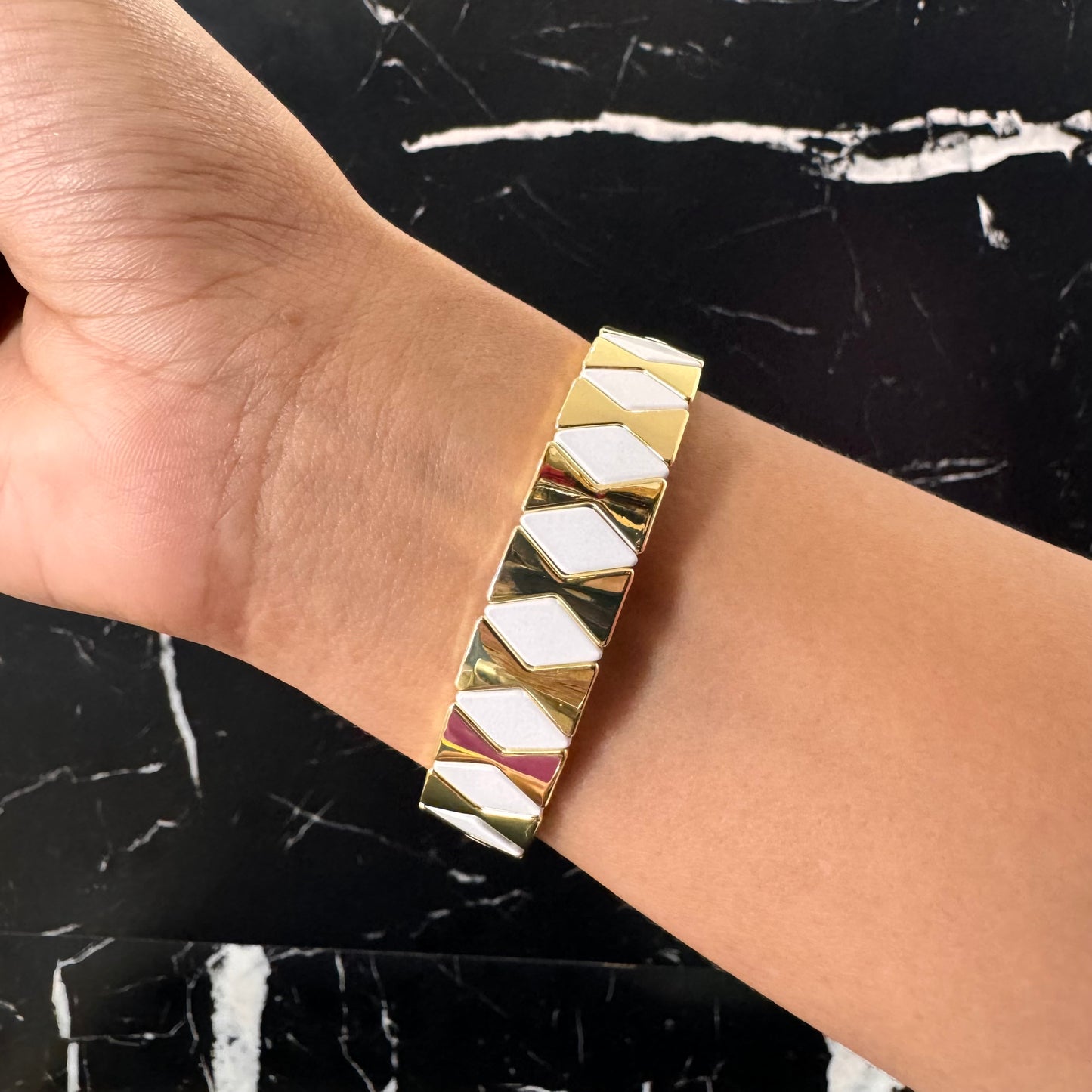 PULSERA BLANCO CON DORADO