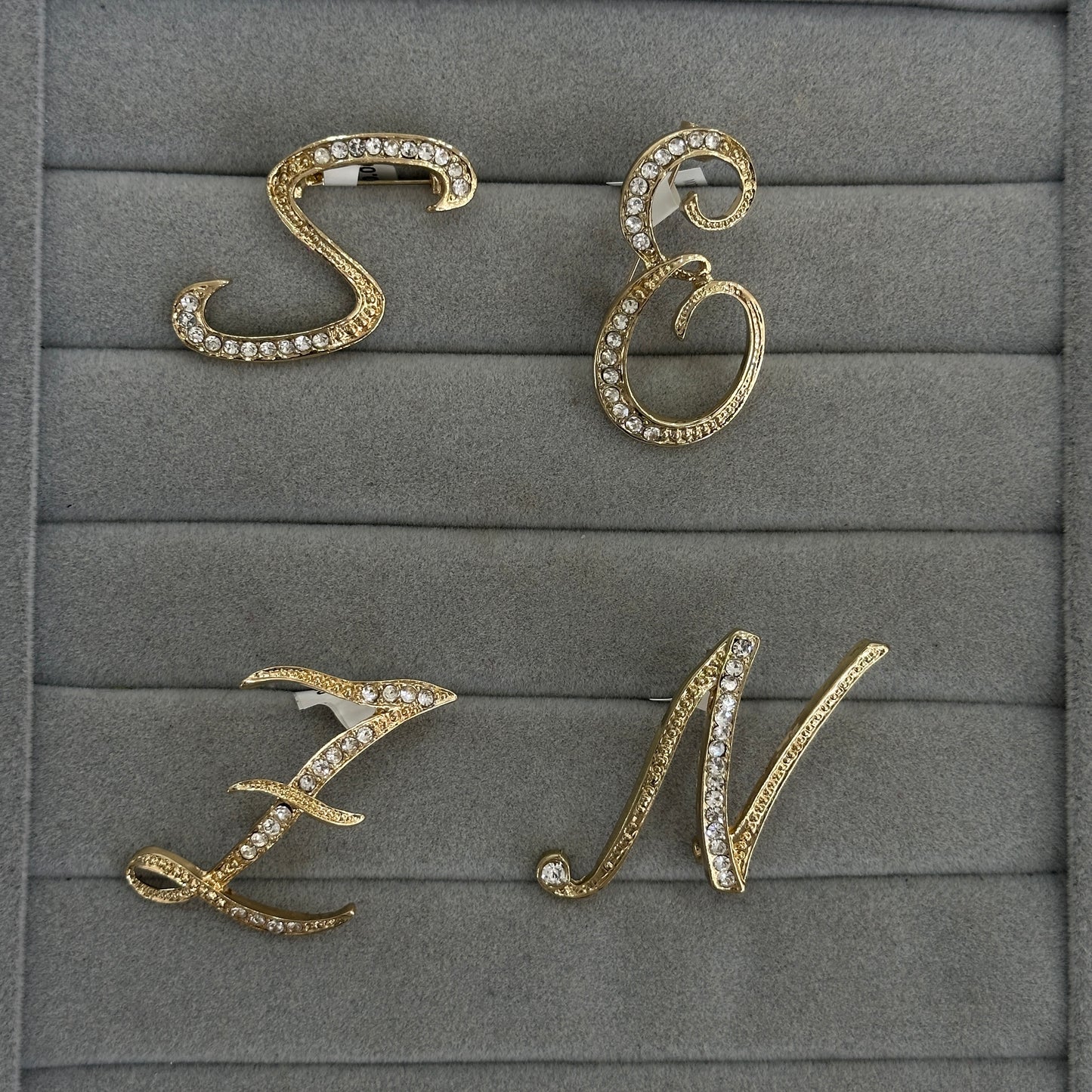 BROCHE LETRA CRISTAL