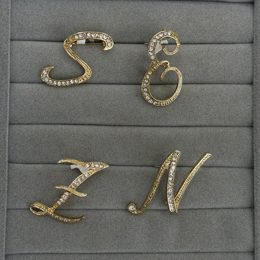 BROCHE LETRA CRISTAL